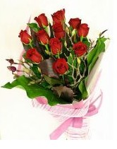 Sevgililer g�n� �i�e�i 11 adet essiz kalitede kirmizi g�l